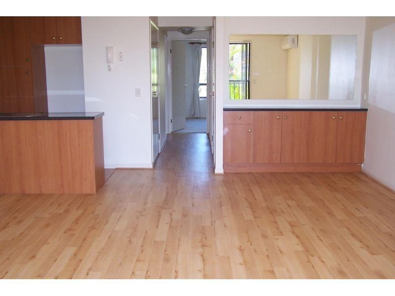 16-24 Purli Street, Chevron Island QLD 4217