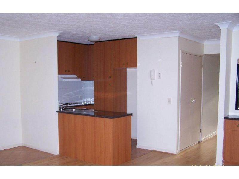 16-24 Purli Street, Chevron Island QLD 4217