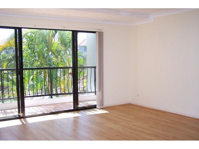 16-24 Purli Street, Chevron Island QLD 4217