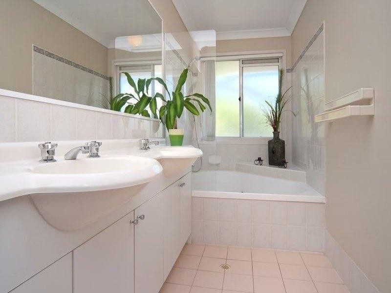 8 Peninsula Avenue, Cornubia QLD 4130