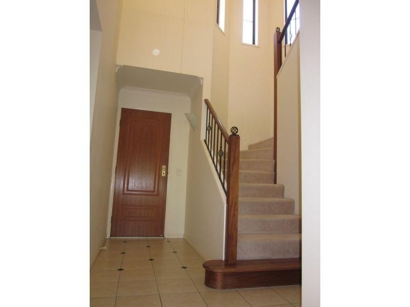 6 Mews WEST/99-101 Heeb Street, Benowa QLD 4217