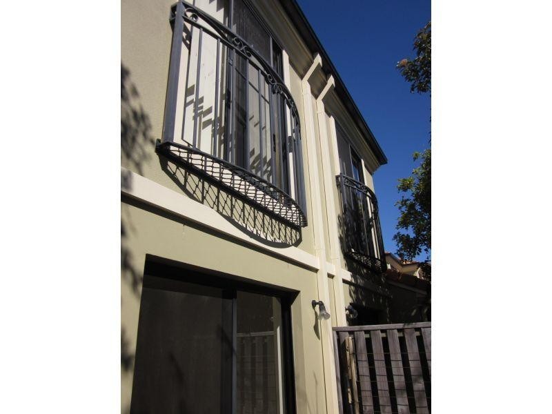 6 Mews WEST/99-101 Heeb Street, Benowa QLD 4217