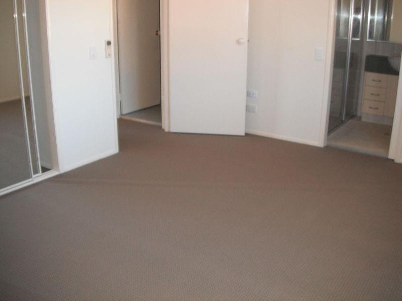 Townhouse 18/2 Bos Drive, Coomera QLD 4209