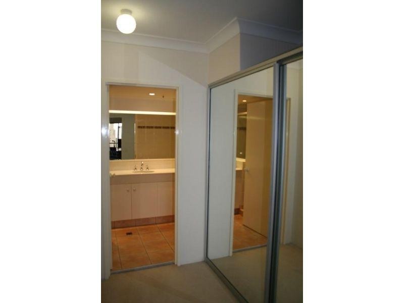 116/2 Admiralty Drive, Surfers Paradise QLD 4217