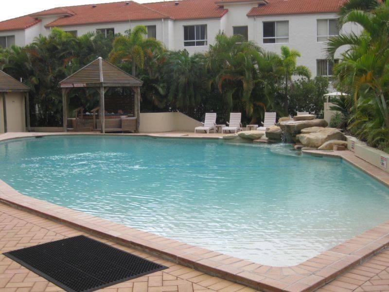 18/106 Marine Parade, Southport QLD 4215