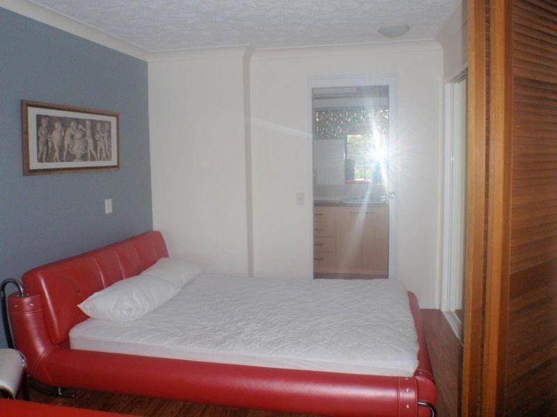 18/106 Marine Parade, Southport QLD 4215