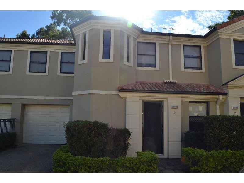 9 Mews WEST/99-101 Heeb Street, Benowa QLD 4217
