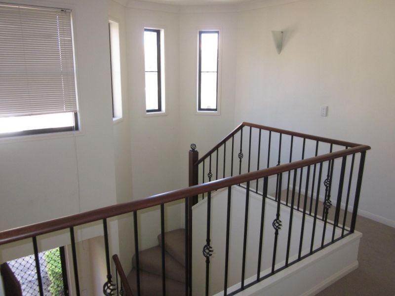 9 Mews WEST/99-101 Heeb Street, Benowa QLD 4217