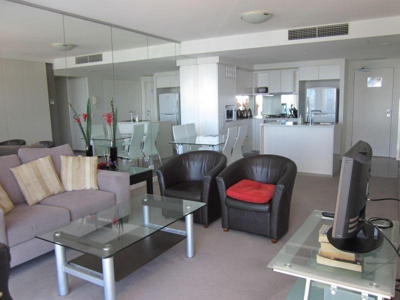 Unit 1304/438 Marine Parade, Biggera Waters QLD 4216