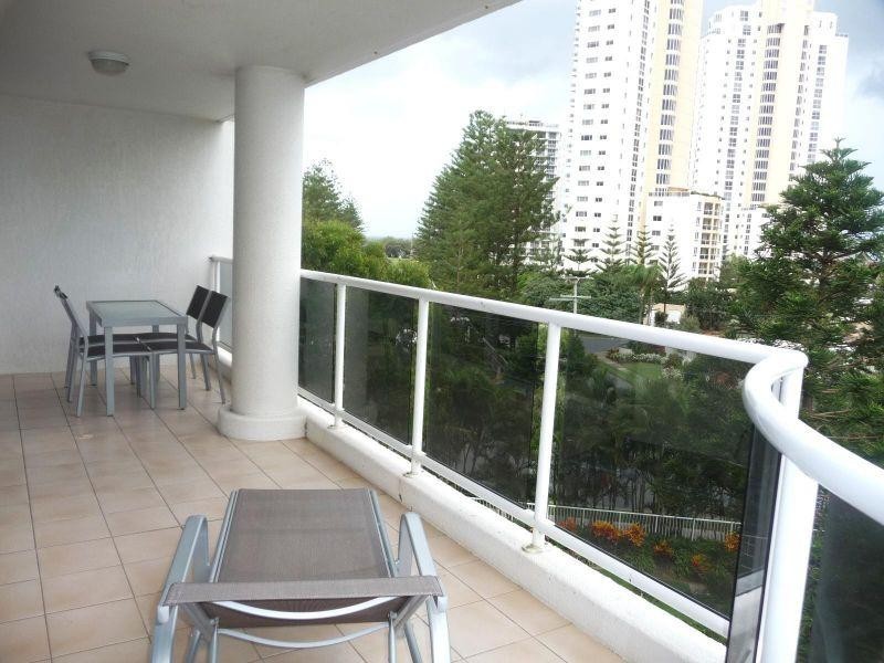 16/1-9 Hughes Avenue, Main Beach QLD 4217