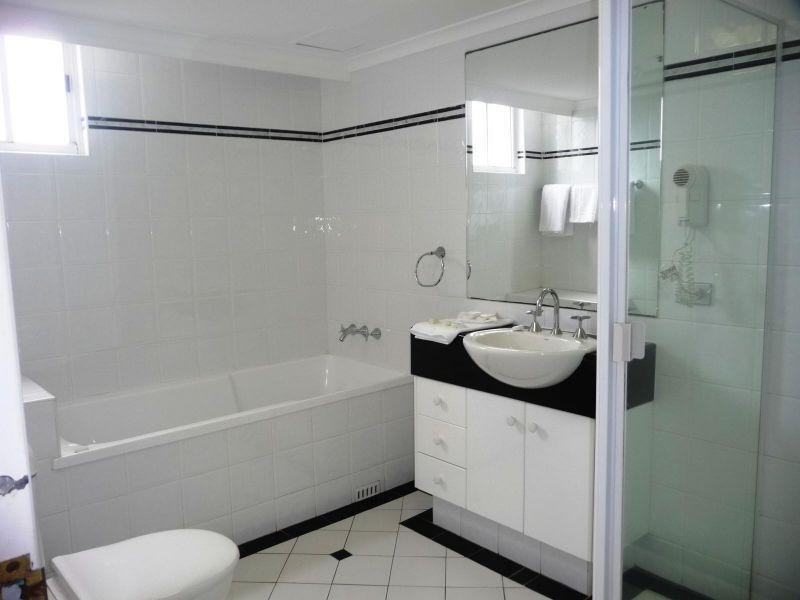 16/1-9 Hughes Avenue, Main Beach QLD 4217
