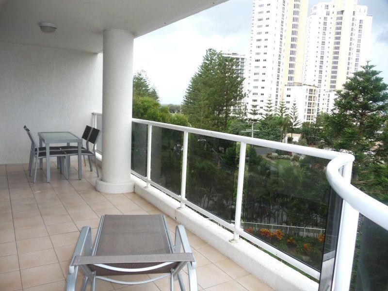 16/1-9 Hughes Avenue, Main Beach QLD 4217