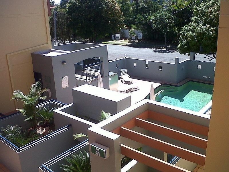 28/10-14 Purli Street, Chevron Island QLD 4217