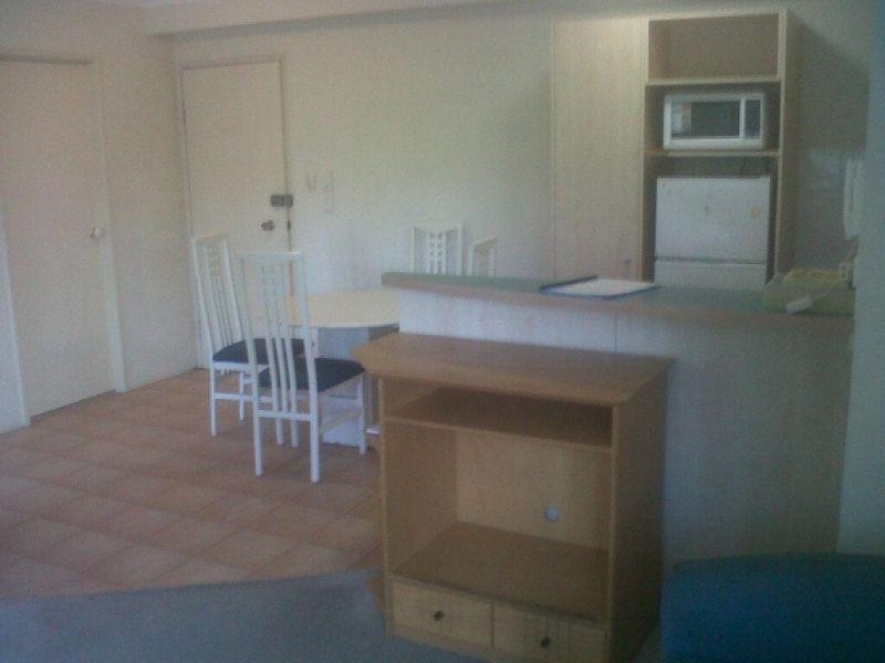 28/10-14 Purli Street, Chevron Island QLD 4217