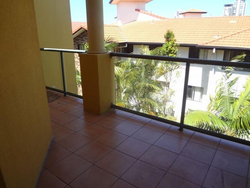 Johnson St/12 Lloyd Street, Southport QLD 4215