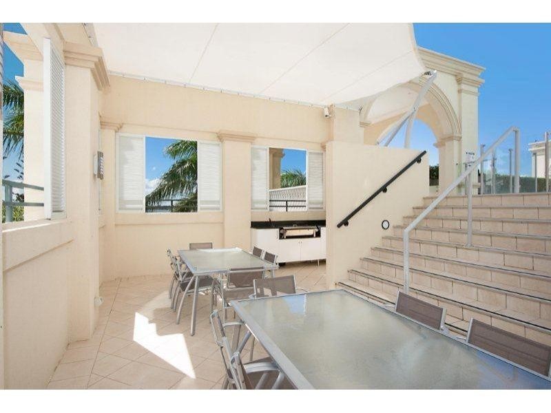 360 Marine Parade, Labrador QLD 4215