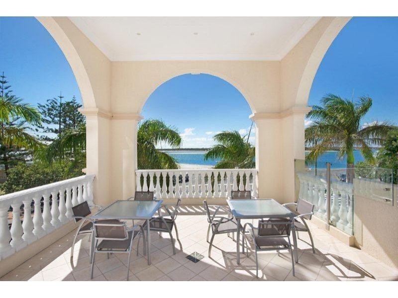 360 Marine Parade, Labrador QLD 4215