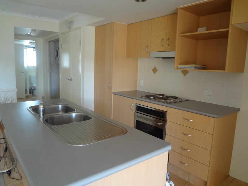 2 bed/8 Lloyd Street, Southport QLD 4215