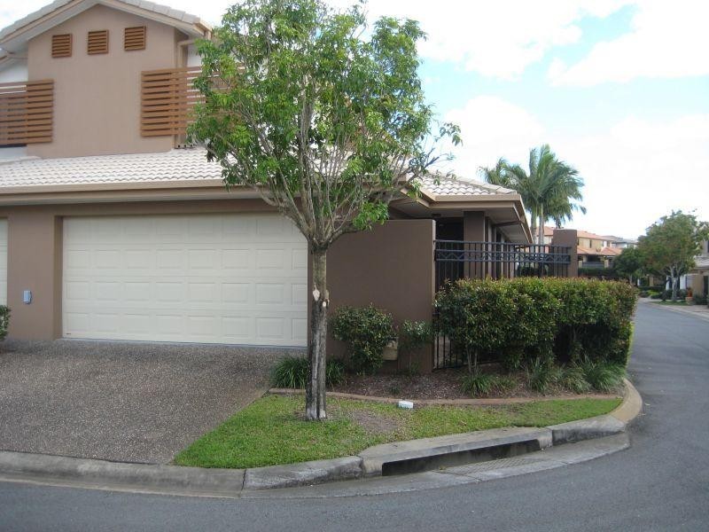136 Palm Meadows Drive, Carrara QLD 4211