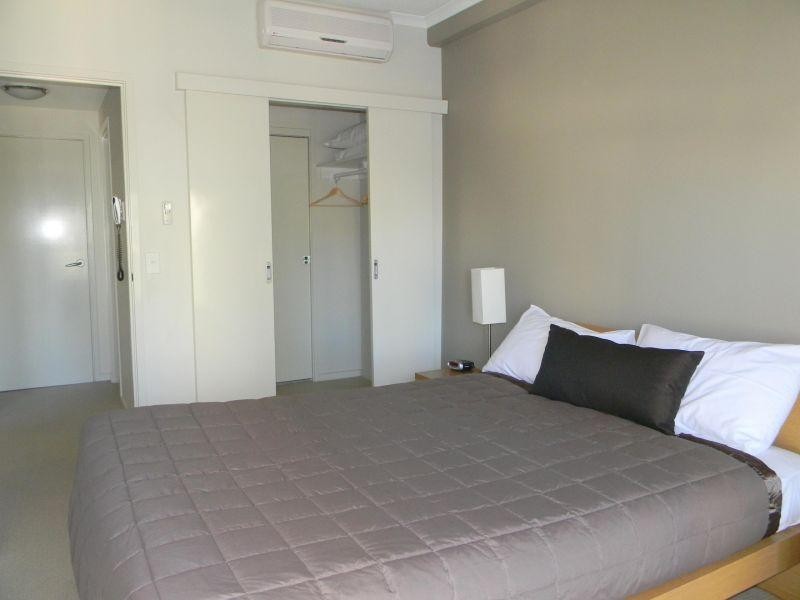 21 Cypress Avenue, Surfers Paradise QLD 4217