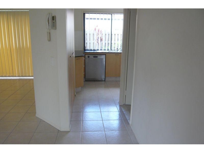 Townhouse 10/2 Bos Drive, Coomera QLD 4209