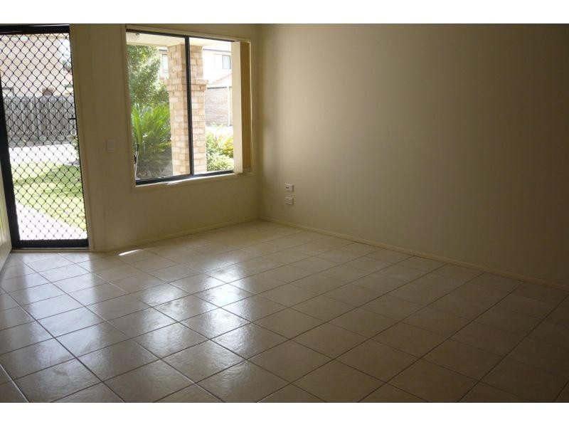 Townhouse 10/2 Bos Drive, Coomera QLD 4209