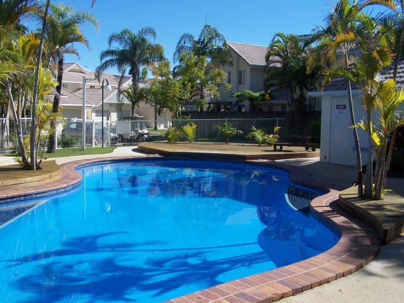 #/2 Coolgardie Street, Elanora QLD 4221