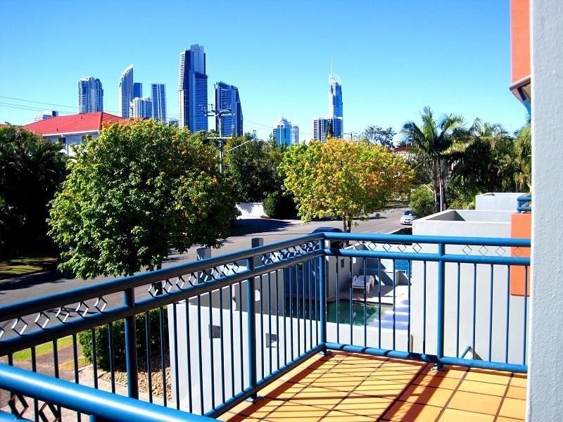 19/10-14  Purli Street, Chevron Island QLD 4217