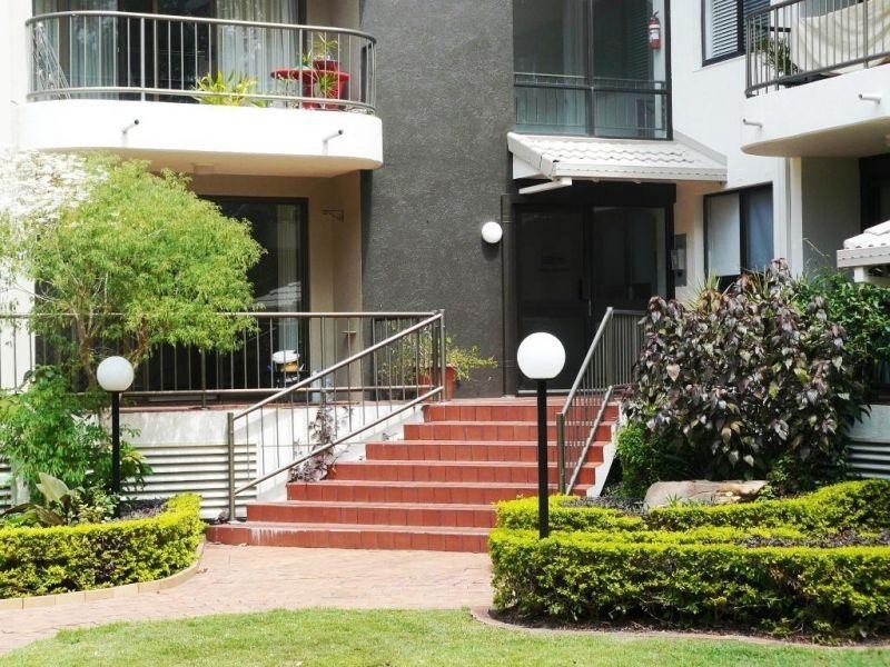 9 Bayview Street, Runaway Bay QLD 4216