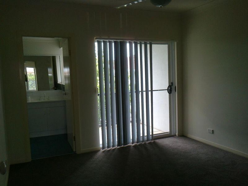 30-36 Burra Street, Chevron Island QLD 4217