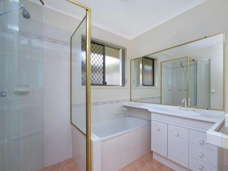33 Northlakes Drive, Elanora QLD 4221