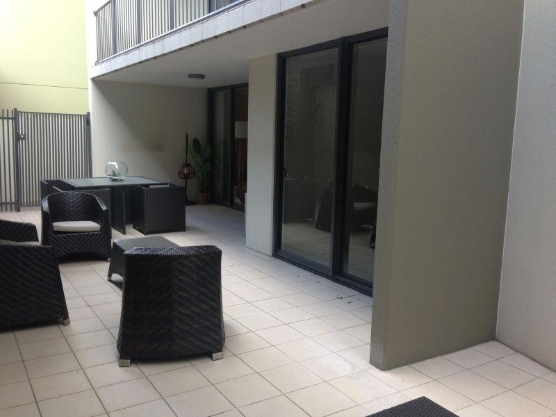 1013/18 Manning Street, Milton QLD 4064