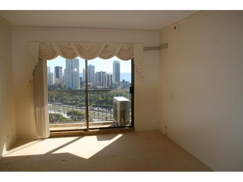 2 Admiralty Drive, Paradise Waters QLD 4217