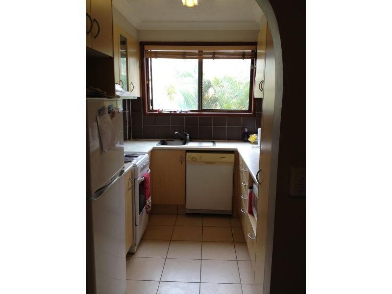 6 GENOA, Surfers Paradise QLD 4217