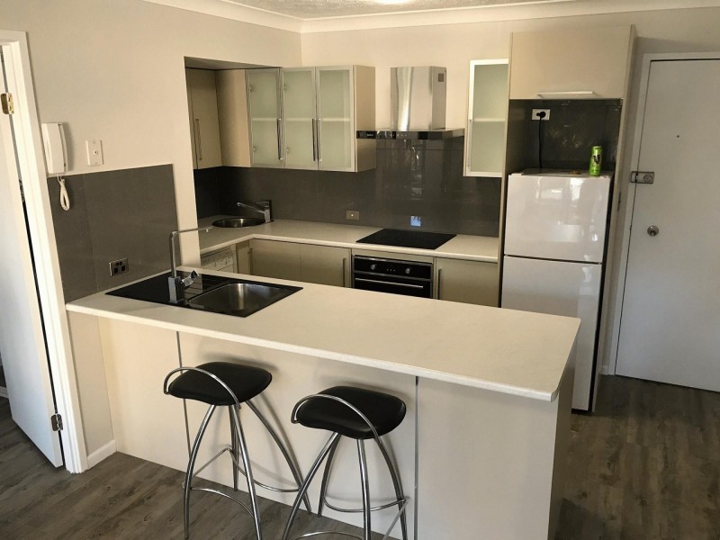 1/27 Chester Terrace, Southport QLD 4215