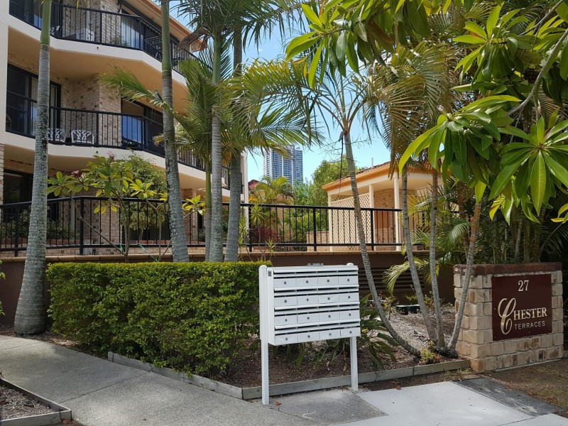 1/27 Chester Terrace, Southport QLD 4215