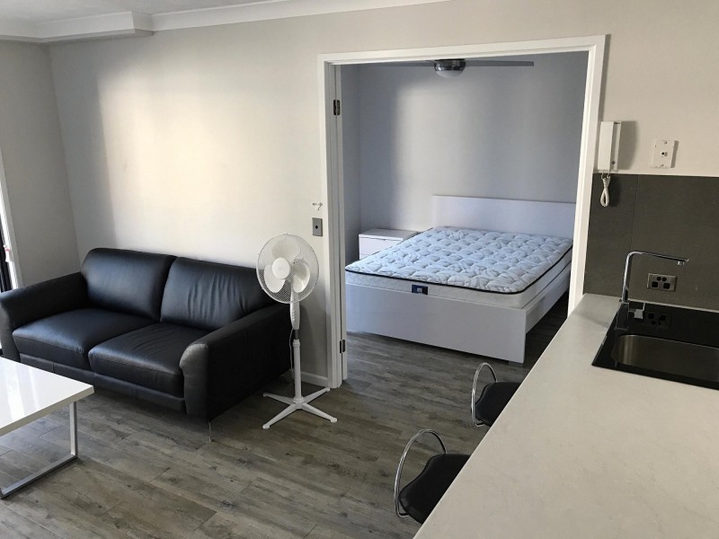 1/27 Chester Terrace, Southport QLD 4215