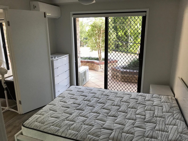 1/27 Chester Terrace, Southport QLD 4215