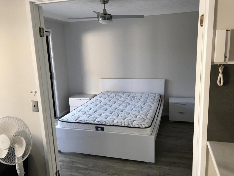 1/27 Chester Terrace, Southport QLD 4215