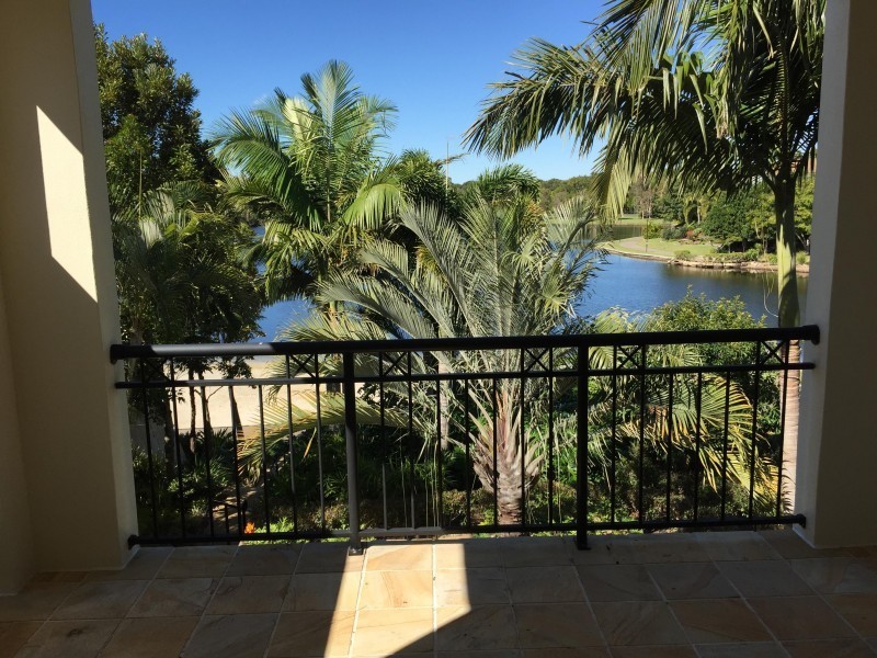 1/1018 The Cove Crescent, Carrara QLD 4211