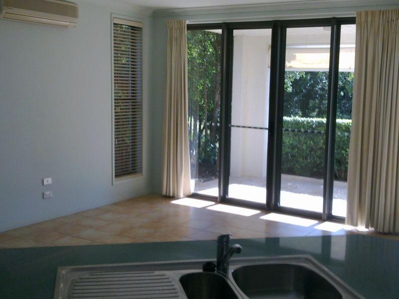 1 The Cove Crescent, Carrara QLD 4211