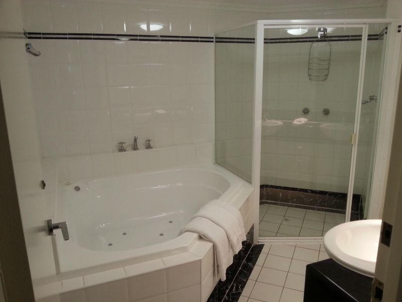 70/1-9 Hughes Avenue, Main Beach QLD 4217