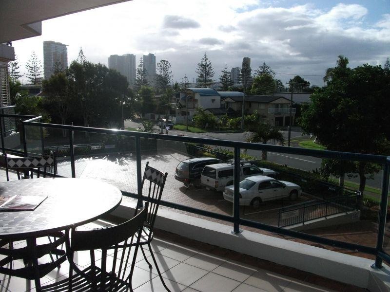 22 Montgomery Avenue, Main Beach QLD 4217