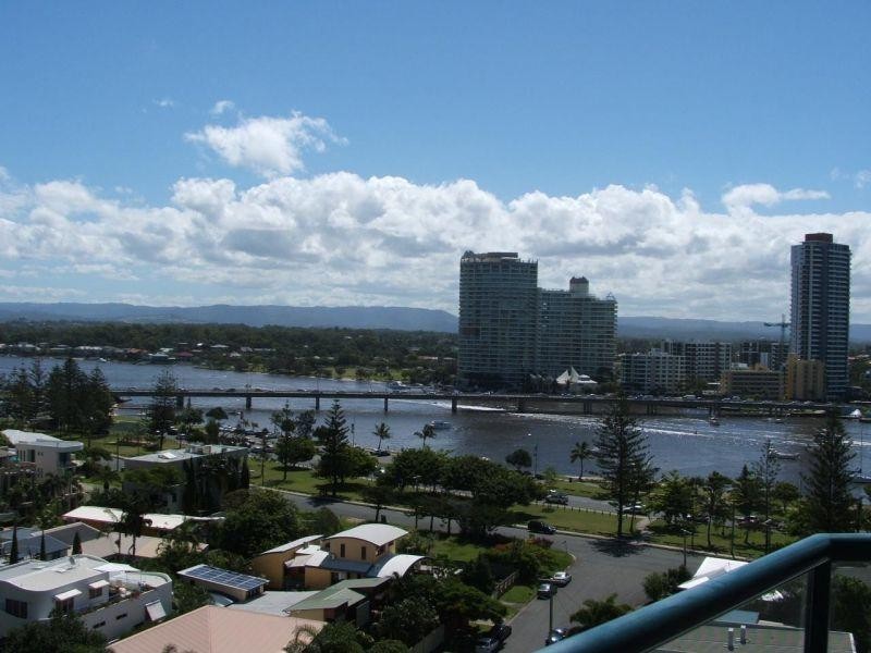 22 Montgomery Avenue, Main Beach QLD 4217