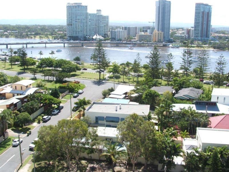 22 Montgomery Avenue, Main Beach QLD 4217