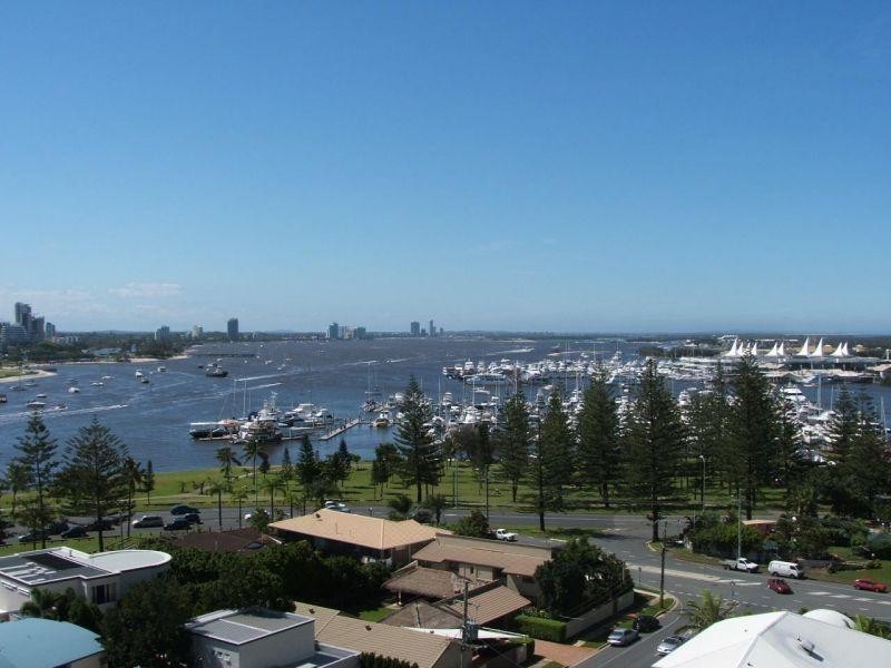 22 Montgomery Avenue, Main Beach QLD 4217