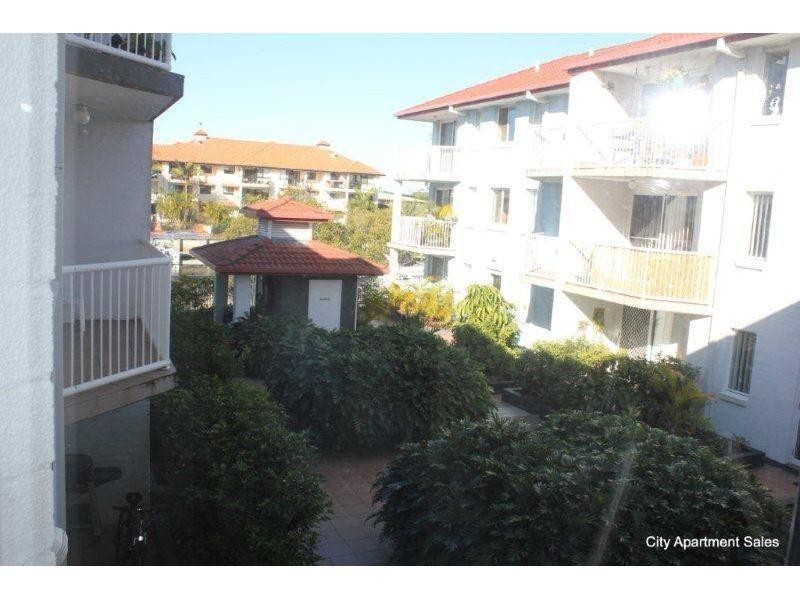 19/75 Bayview Street, Runaway Bay QLD 4216