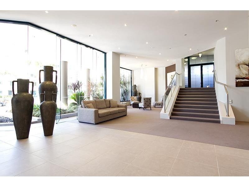 22 Montgomery Avenue, Main Beach QLD 4217