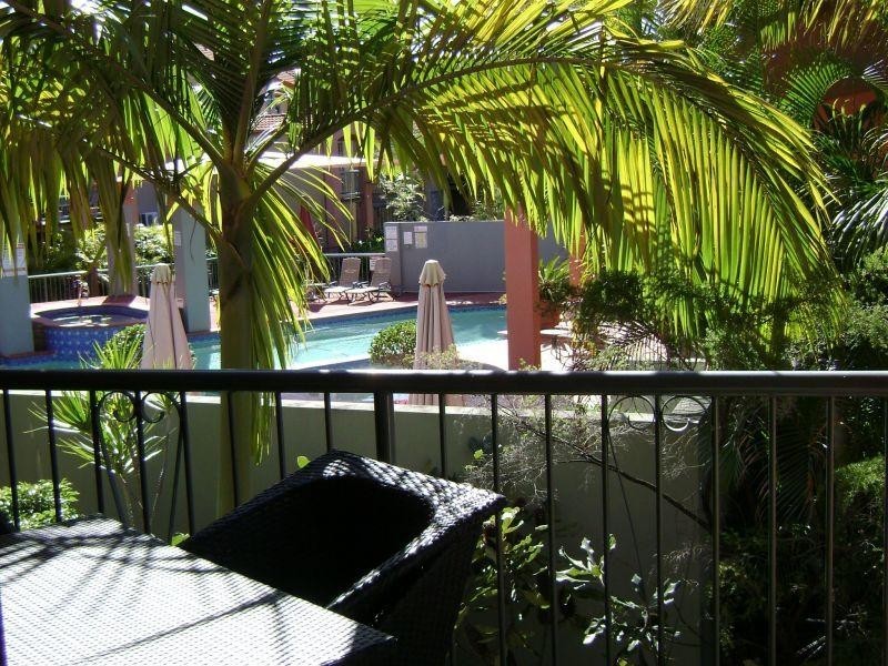 20 Fairway Drive, Clear Island Waters QLD 4226