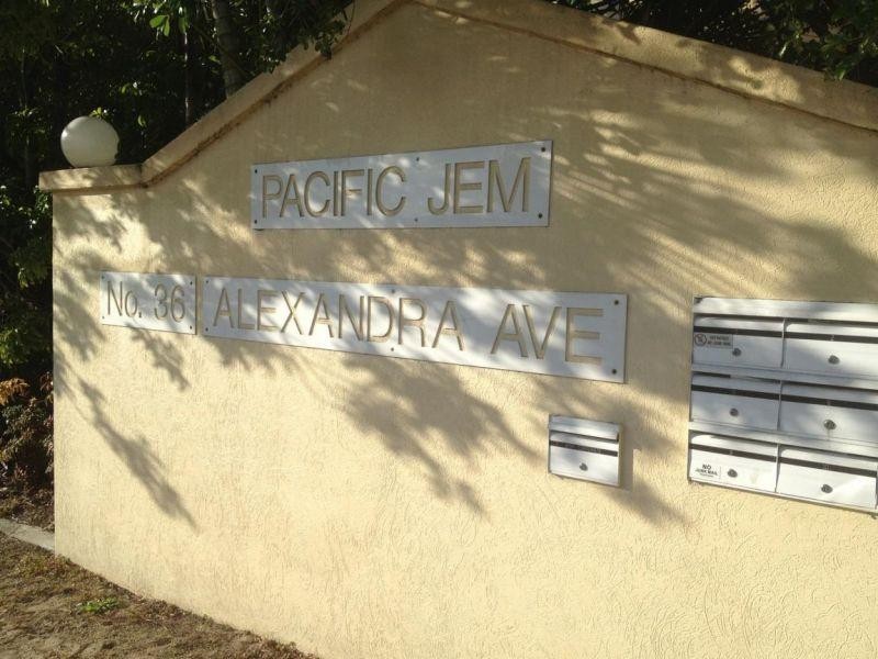 36 ALEXANDRA AVE, Broadbeach QLD 4218